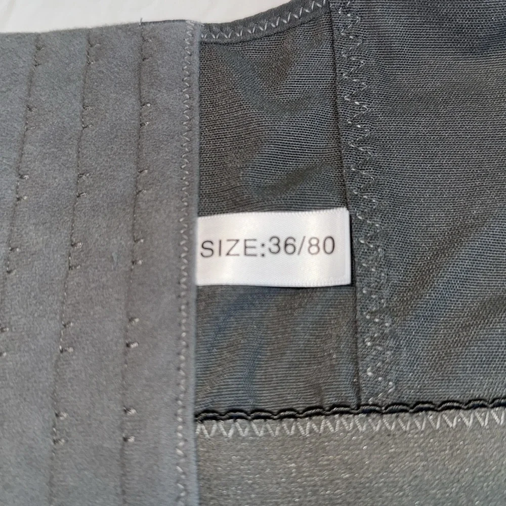 Gray Padded Under Wired T- shirt Bra Adjustable straps back closure zise 36/80.